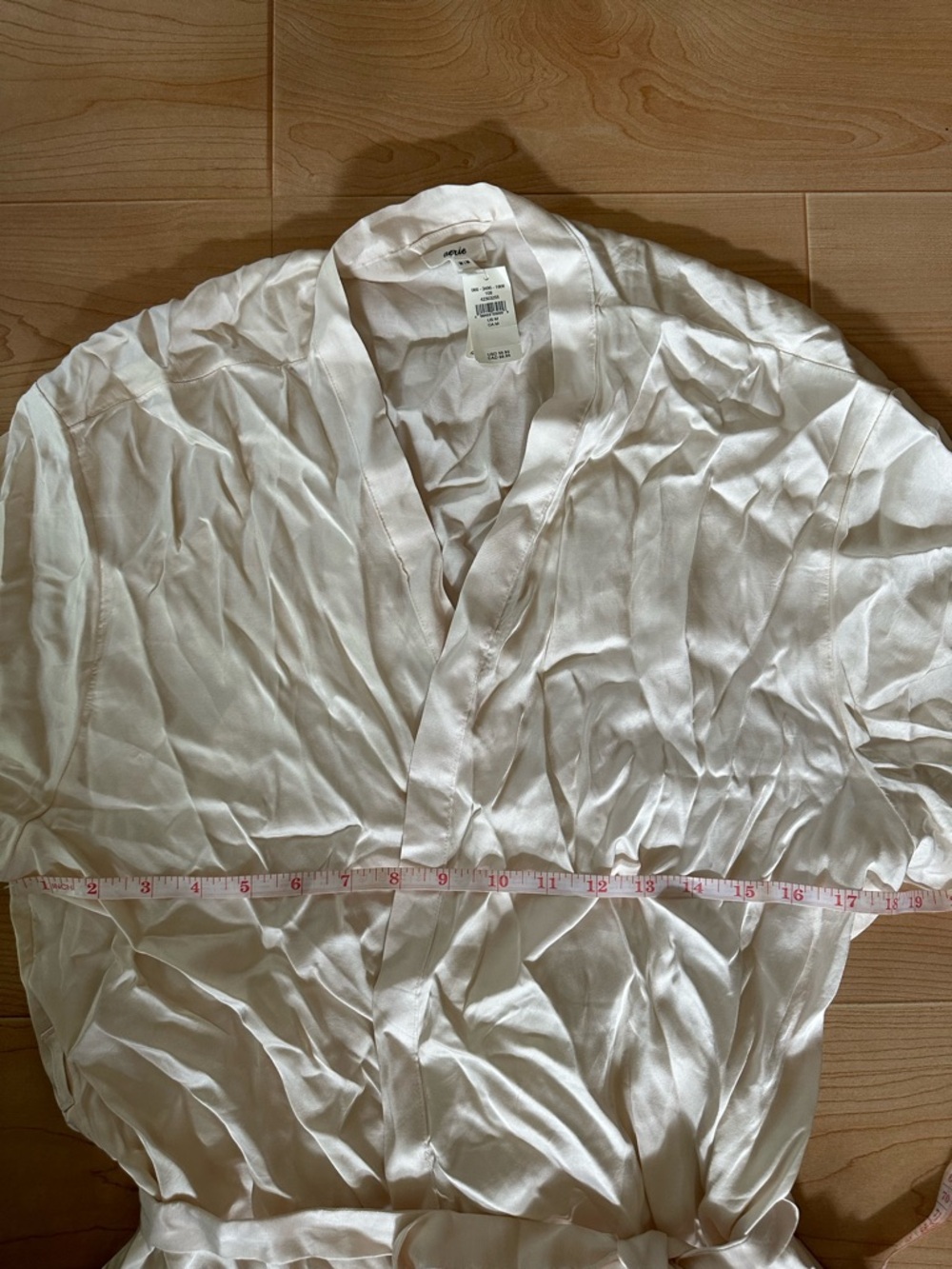 Aerie Off-Duty Satin Robe in cream size medium NWT - Picture 9 of 13